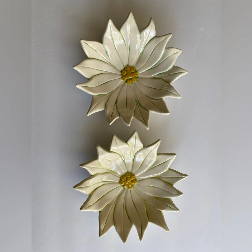 2 Ceramic White Flower Bowls 8.5” aprox‎